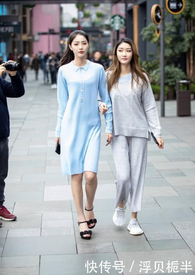  「白皙」路人街拍，小姐姐身材高挑，穿黑色牛仔短裤凸显白皙大长腿
