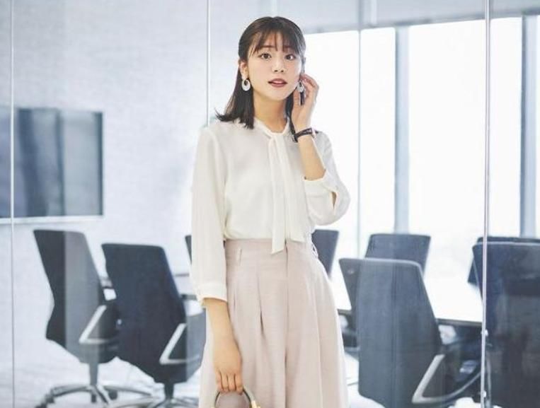  「职场中」中年女教师上班怎么穿？这4大原则12组搭配，得体又不失时尚气质