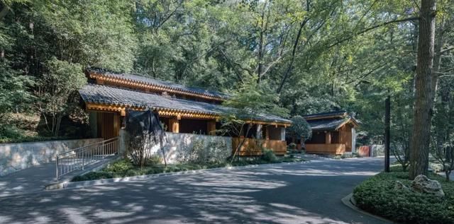 刷脸启动马桶、wifi全免费……中国诞生最美公厕