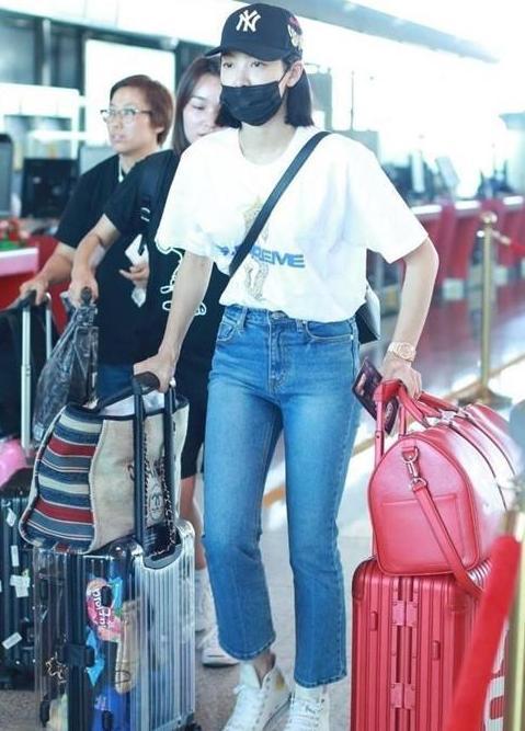 宋茜腿是有多粗?硬是把阔腿裤穿成紧身裤,网友:这绝不止90斤!