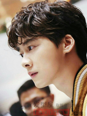 男生修颜刘海短发发型 轻松打造温柔暖男范