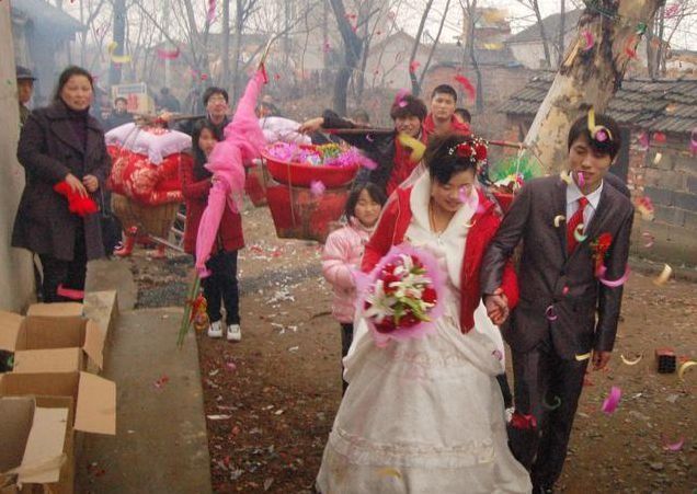 近年农村，“讨妻荒”后又现2种怪现象，农民习以为常，为啥?