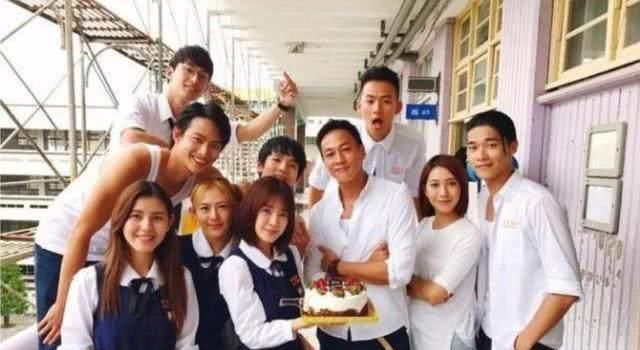  [何润东]明星聚会照，秦牛正威吴磊晒合照，何润东全班都年轻冻龄