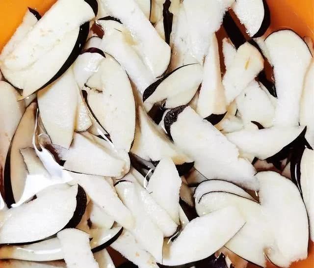 『色香味』红烧茄子,这样做拿肉不换,色香味俱全