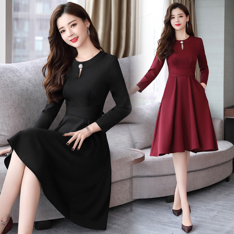 一旦过40，尽量少穿牛仔裤!瞧下图女人穿，洋气美嫩不输小姑娘