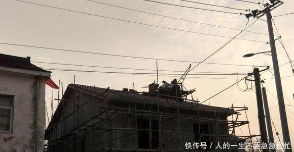 乡村大哥仅仅花了20万，就建了精美的别墅，乡亲们却很妒忌呀！