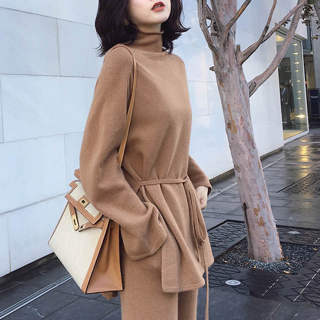 怪不得嫂嫂把旧裙子全扔了，今秋流行:晚晚风套装，洋气百搭美