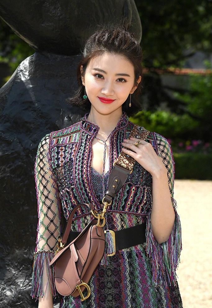 景甜穿镂空长裙太惊艳，露出内衣和安全裤好性感，未修图没毛病