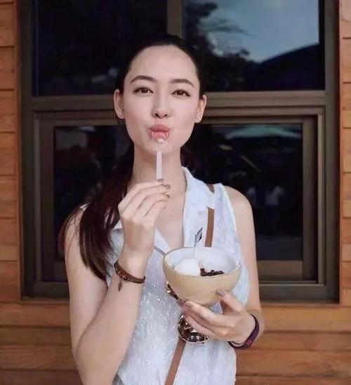 用健身征服Chanel，22岁的她告诉你：自律的女人，有多可怕！