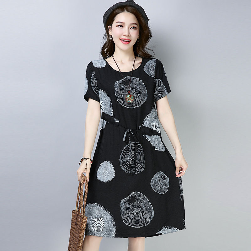 越来越多的女人，不喜欢穿裤子，这样穿凉快又高雅