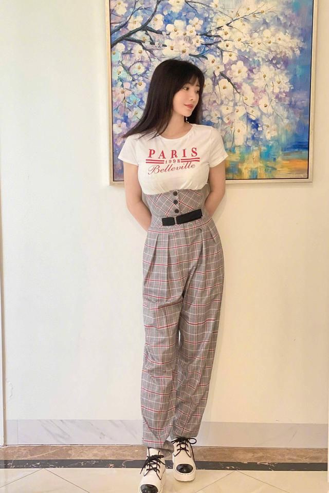凹凸@马蜂腰40岁里少见,柳岩把格子裤穿火了!高腰设计尽显凹凸身材