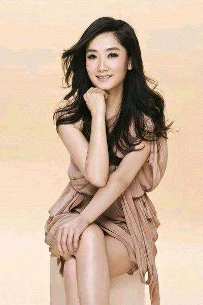 凤凰传奇38岁玲花和富豪老公近照曝光 3岁女儿很漂亮 阶级兄弟 雪花新闻