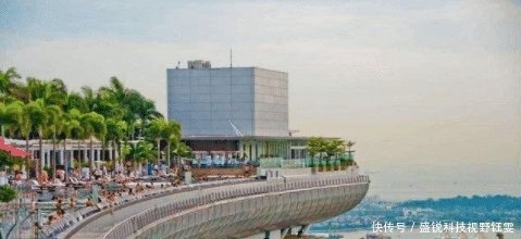 重庆的摩天大楼“横着建”，投资200多亿刷新纪录，网友不愧基建