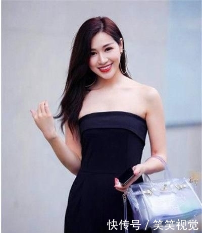  【小美女】街拍：小美女身材完美，黑色露肩上衣 露洞牛仔裤，个性十足