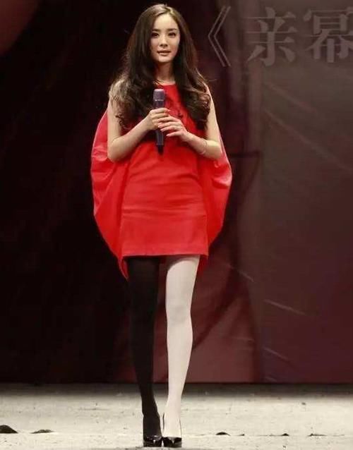 杨幂又火了穿的一双“阴阳丝袜”颠覆时尚界，我穿出去会不会被打