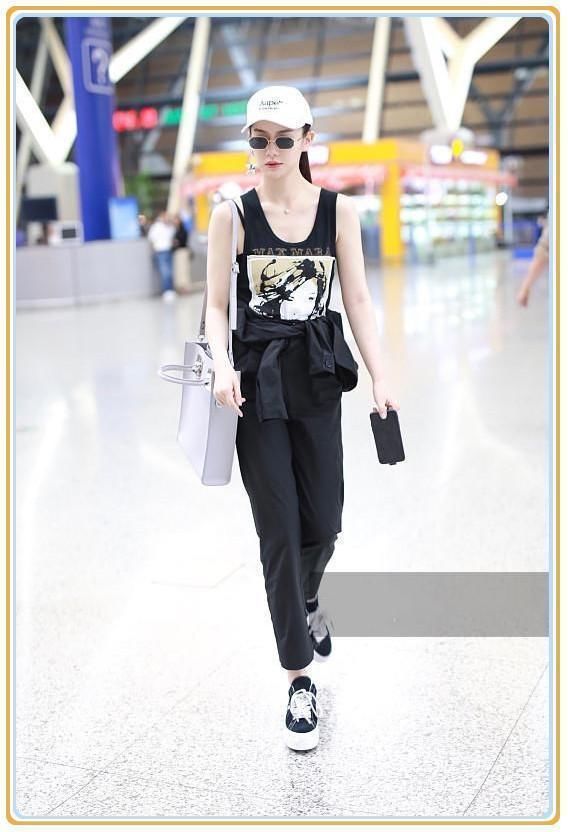 没林志玲身材真别穿小背心，像戚薇这样穿成未成年少女得多尴尬啊