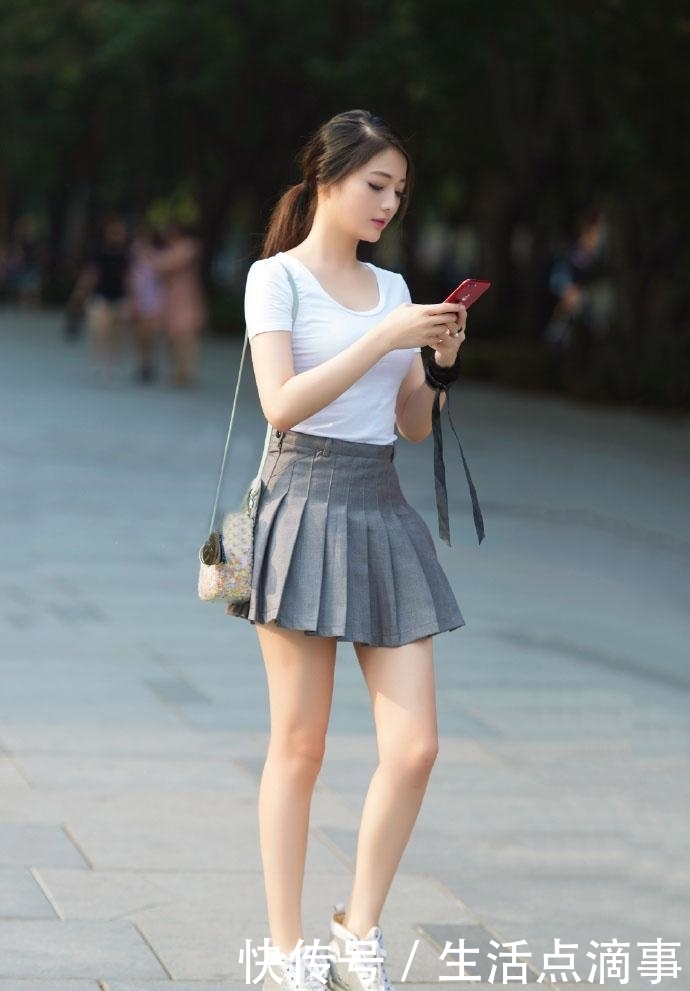  『小姐姐』穿一身黑的美女，也是搭配出风格的