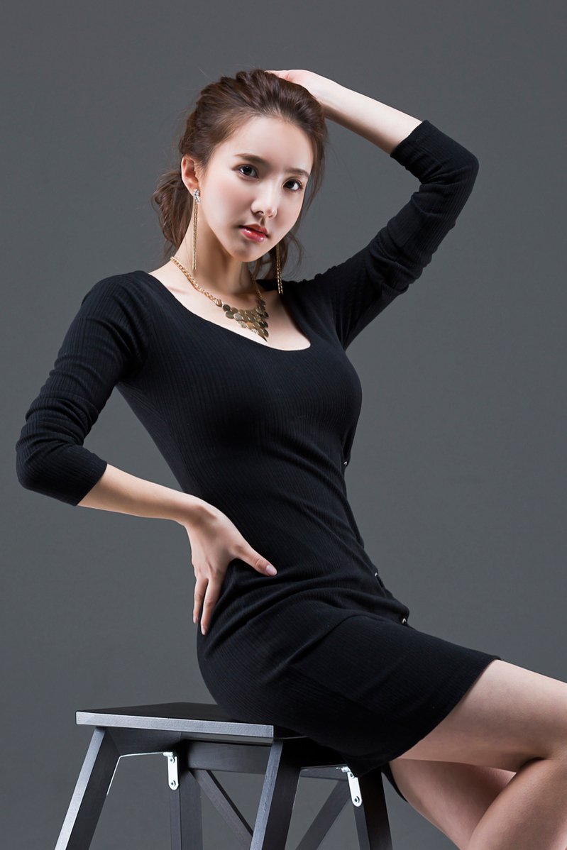 天穹埃文茅斯侧面系带连衣裙