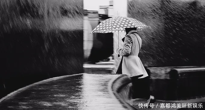  摄影师■对摄影师而言，摒弃色彩会让视觉效果更加纯粹