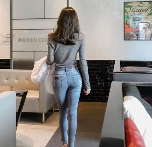 紧身牛仔裤微胖美女的救星，让你为自己的胖而骄傲