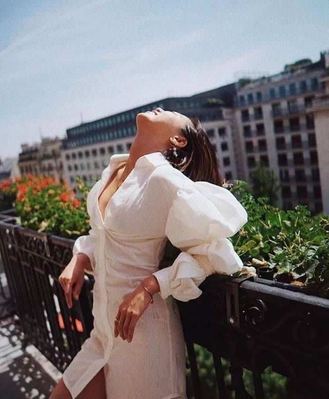 平胸女孩穿衣服简直太美了!那大胸姑娘到底该怎么办?