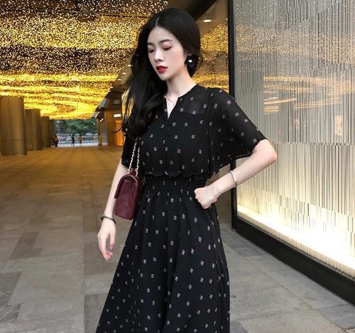 时尚轻奢小黑裙，潮流街头，气质宴会，show动吸睛超有范