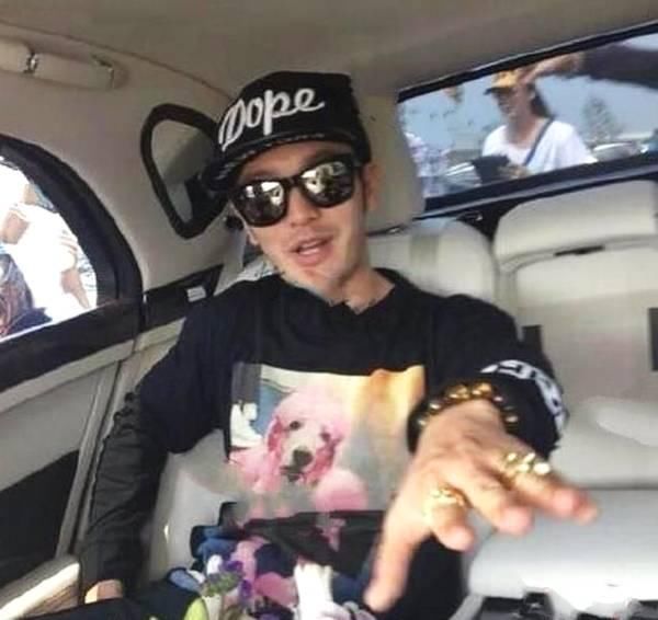 黄晓明再发4点声明表清白，曾烧钱2亿办婚礼，座驾配置更是逆天