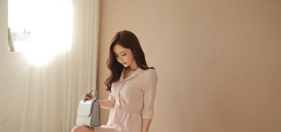  『美女』美女模特孙允珠高清美图苹果嫩粉甜心家居娇嗔连衣裙