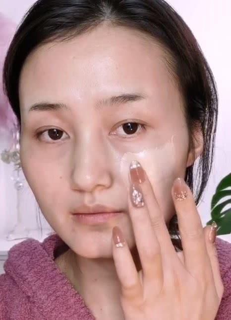 感觉还■大婶仿妆“郑爽”,第一眼异想天开,看到效果真爱粉也得懵