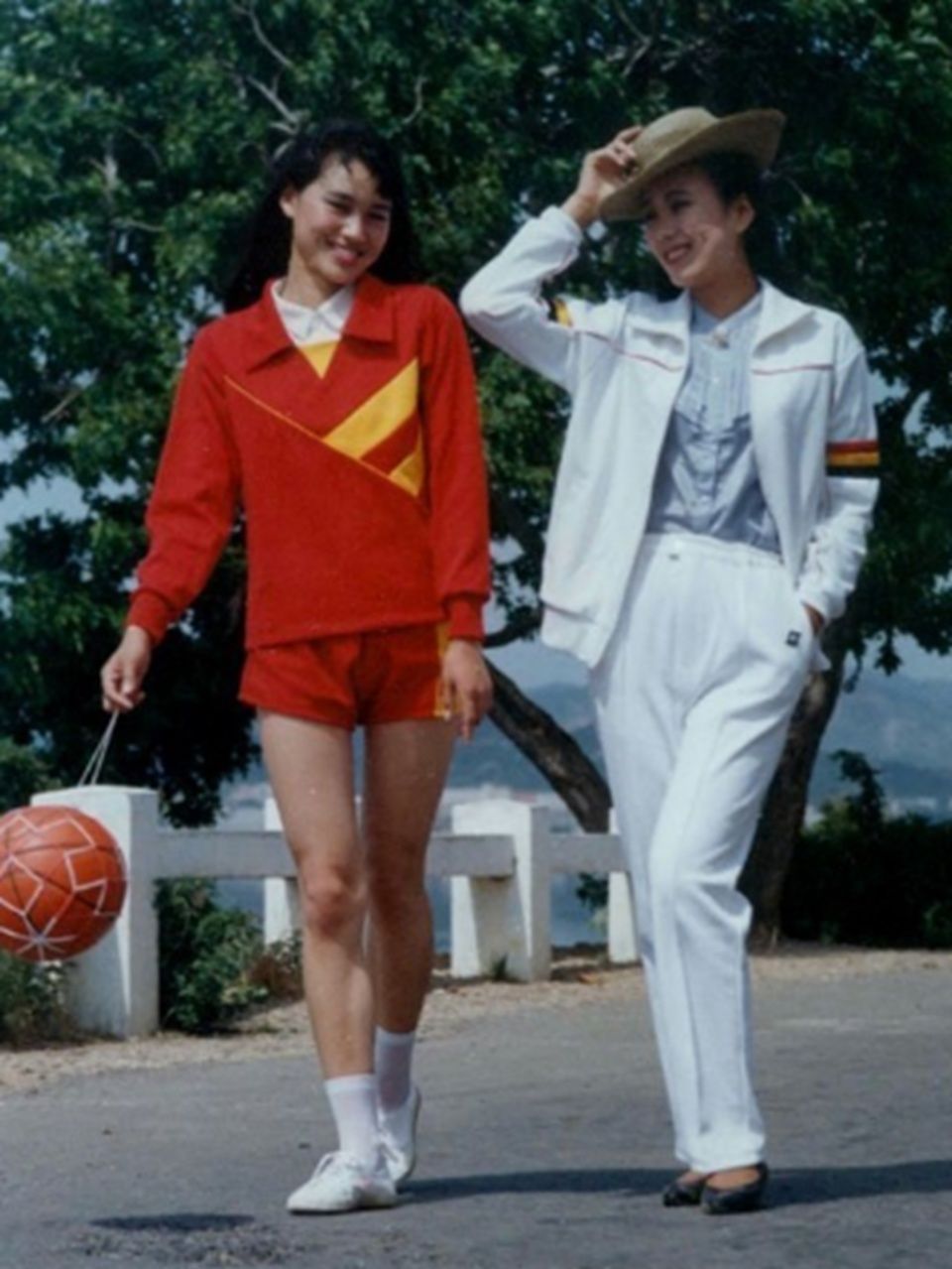 褪色老照片：直击80年代的素颜美女！