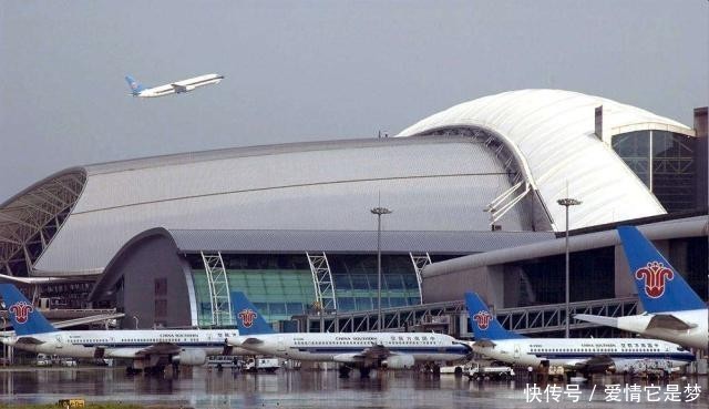 直升机不用跑道,停车场上就能降落,为什么没人研制直升客机?