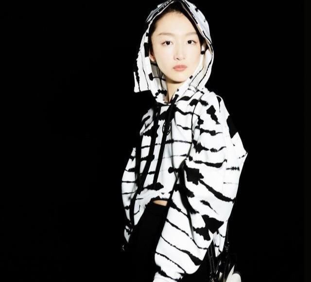 『一看』有4个特点的女人,一看就有“女王范”,御姐路线更适合你!