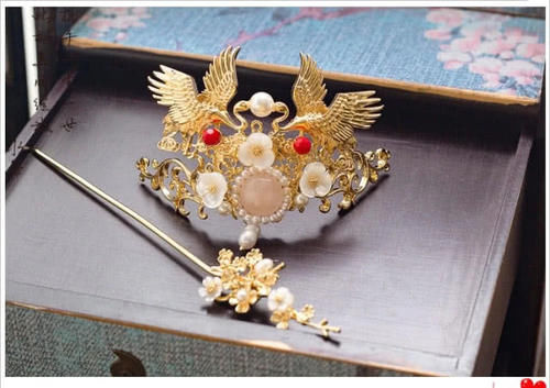 #躲过#同样是“汉服配饰”:躲过了油纸伞,逃过了玉镯,却为璎珞沦陷了!