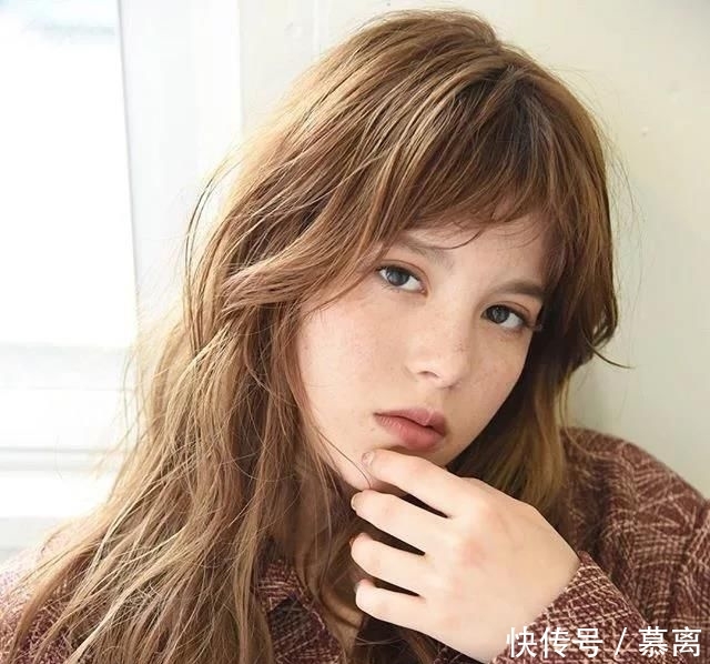  『时髦』别留黑长直了，试试超全的“日系”长发，时髦减龄显脸小