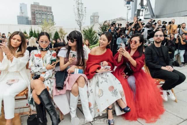 林心如亮相时装周美翻天,工作室助攻修图太明显了