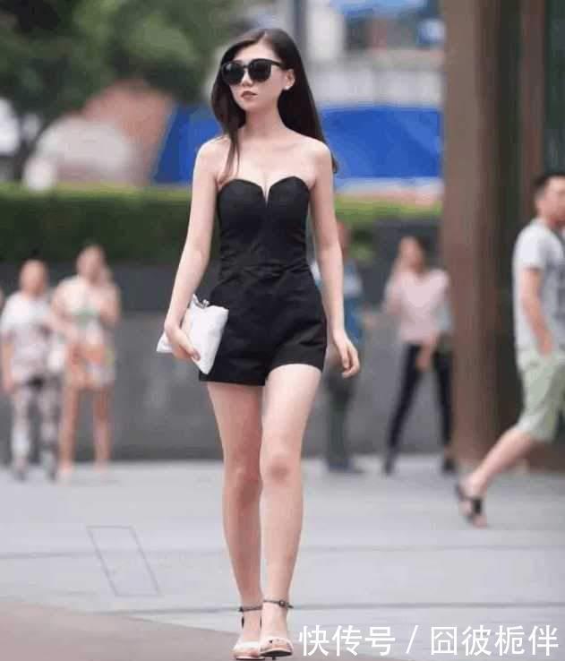 #天生#重庆妹子天生一副高冷范,独爱小黑裙