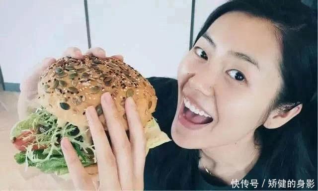  『漂亮』做时髦女人，除了“穿衣漂亮”，这件事也很重要