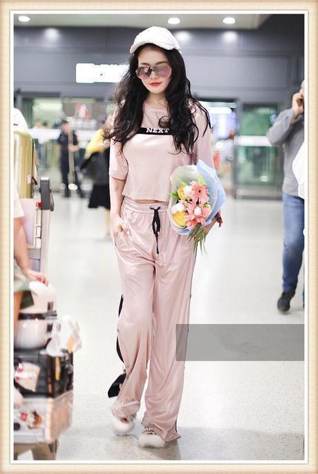 冉莹颖终于赢了一回，穿露脐装撞上庄思明，网友：还是睡衣更吸睛