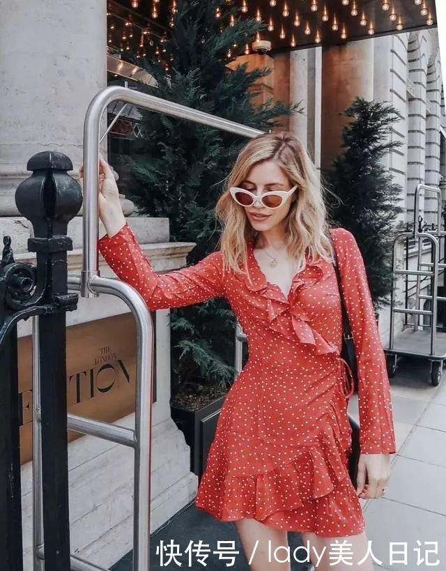 大胸这样不显胖，小胸这样才迷人，“微乳时尚”已经风靡全球