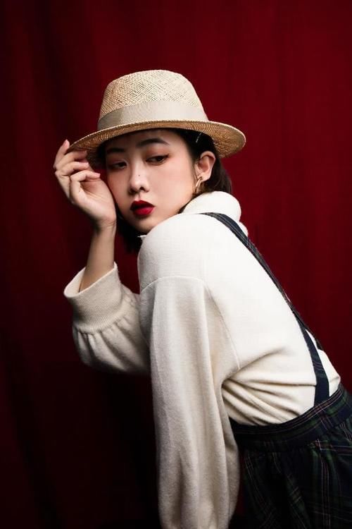  显瘦：微胖女生怎么穿好看？学会这10种搭配，遮肉显瘦又时髦