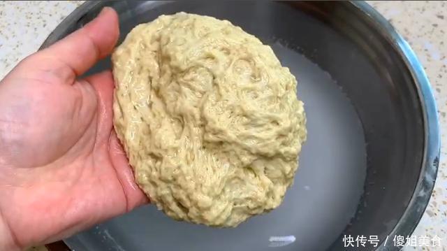  『盆中』面粉别做凉皮了，教你新做法，香辣过瘾，比凉皮还好吃
