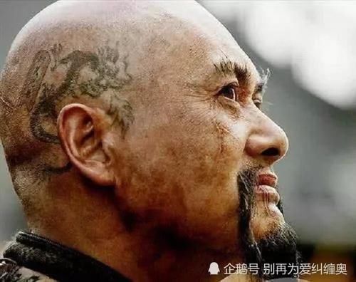 大佬纹身:甄子丹的青龙臂,山鸡哥的蝎子,都败给了他头上的青龙