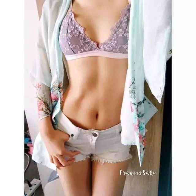 越来越多女明星“真空”出街，内衣真的这么讨厌?