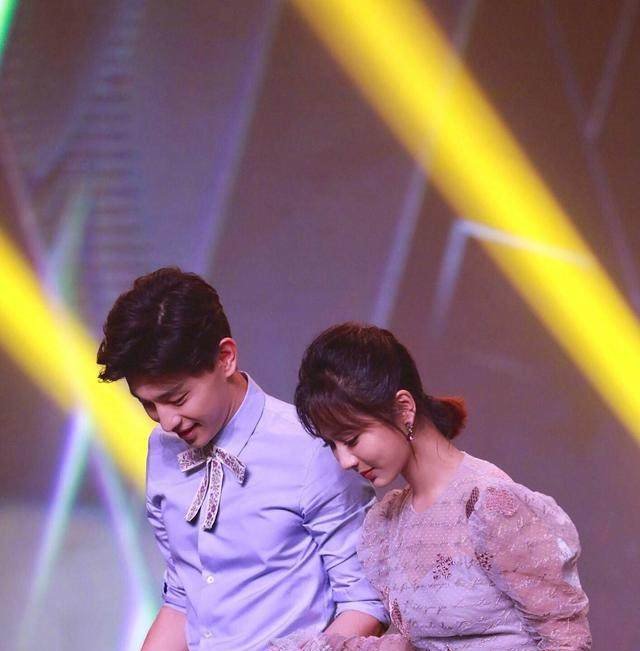 女明星穿高跟鞋,徐璐像在踩高跷,佟丽娅鞋跟都断了还在撑!