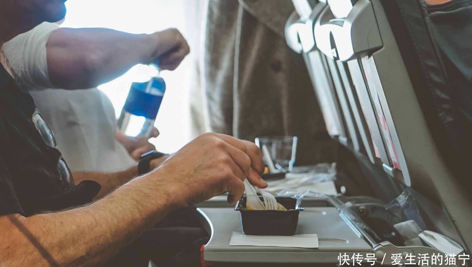 飞机选座不用再纠结！事实证明，经济舱里最佳座位是这里