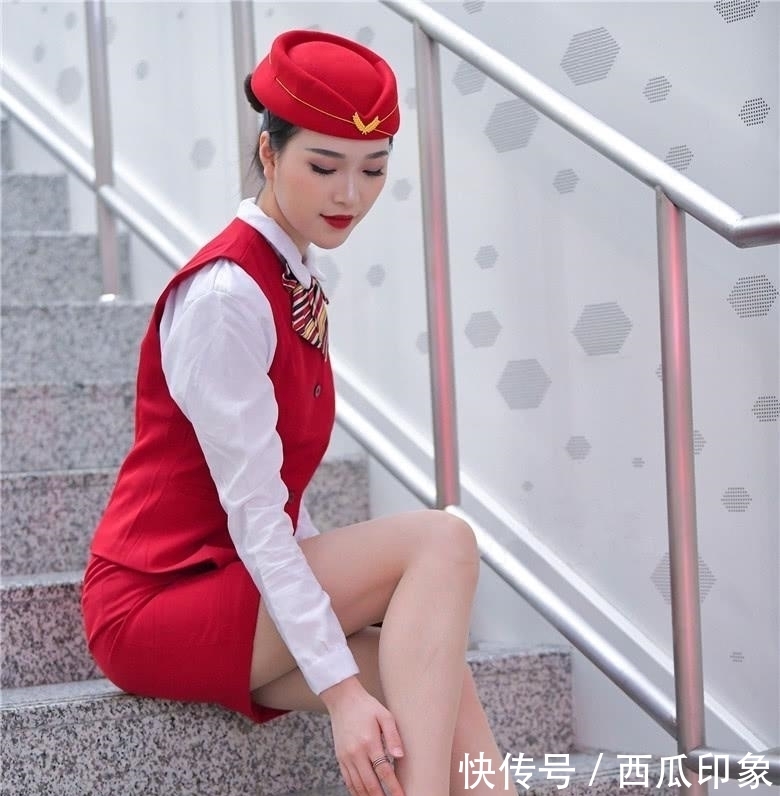 『 迷人』美丽的空姐，靓丽迷人，职业装的魅力