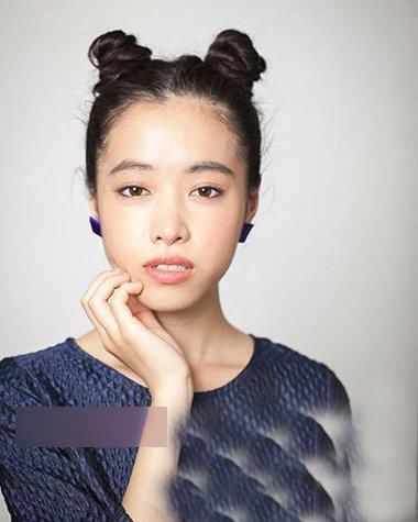 夏季最具凉爽的双丸子头扎发，轻松呈现出你意想不到流行！