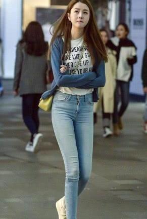 牛仔裤穿搭修身显身材，都市女孩穿出了女神范！