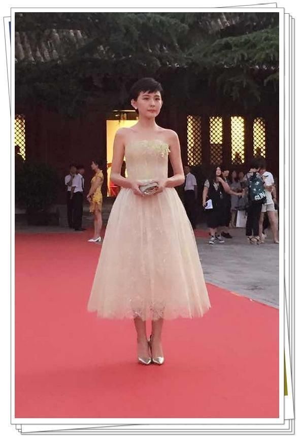 热依扎这才叫真素颜，连眉毛都不画，简直是娱乐圈的一股清流!