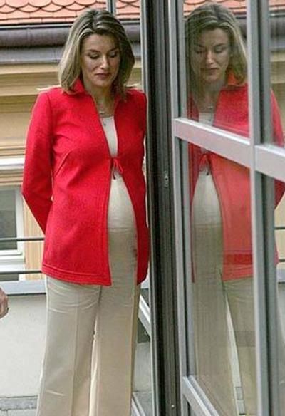 各国王妃怀孕照:戴安娜圆润富态恰到好处，夏琳王妃露白皙美腿!